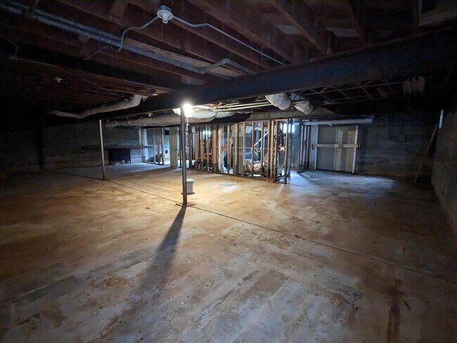 Building Photo - 2525 E 41st St
