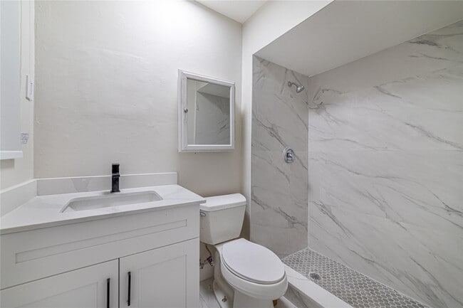 Building Photo - 6220 SW 9th Ct