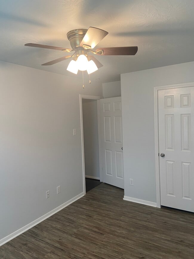 Building Photo - 3910 Falvel Cove Dr