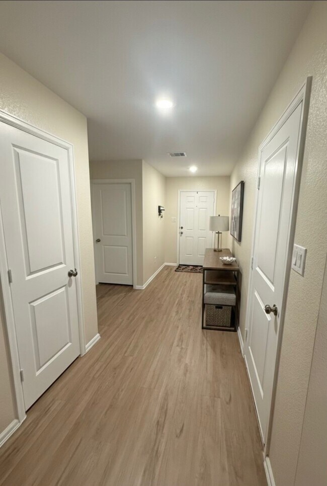 Building Photo - 2225 Still Bend Ln