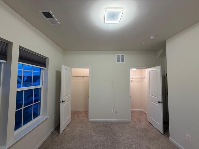 Building Photo - 23910 Catawba Hill Dr