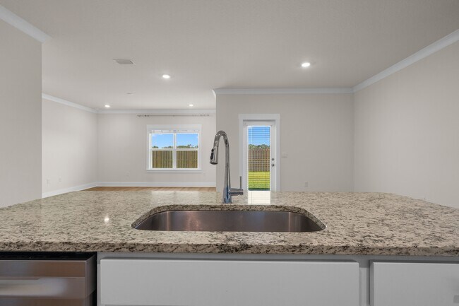 Building Photo - 1009 Hayward Lp