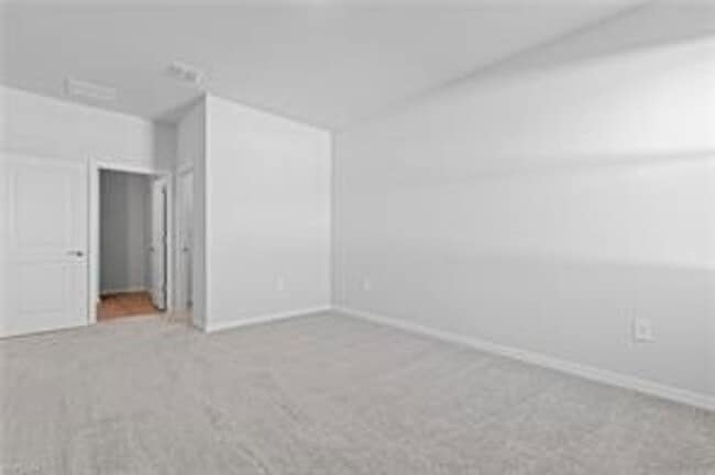 Building Photo - 2115 Ne-16 Ter