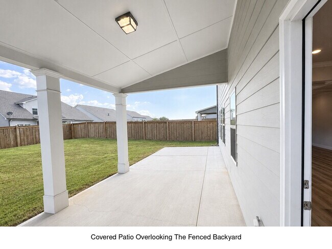 Building Photo - Spacious 4BR/3BA Home with First Floor Suite &  Loft