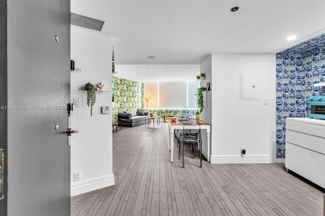 Building Photo - 1100 West Ave