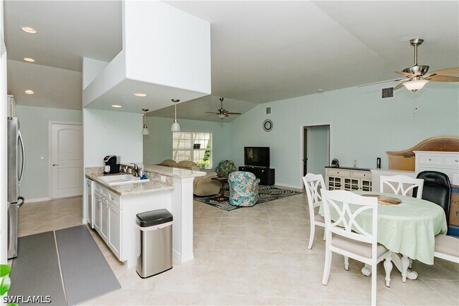 Building Photo - 11693 Oakland Dr