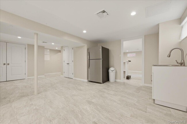 Building Photo - 18 Durham Rd