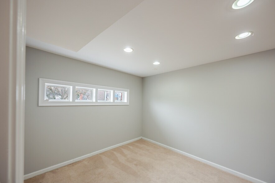 Building Photo - 5806 Flanders St