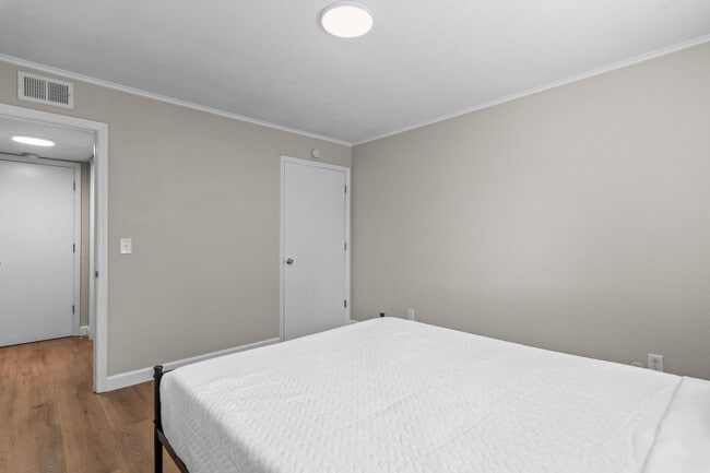 Building Photo - 2309 Cherry Hills Dr
