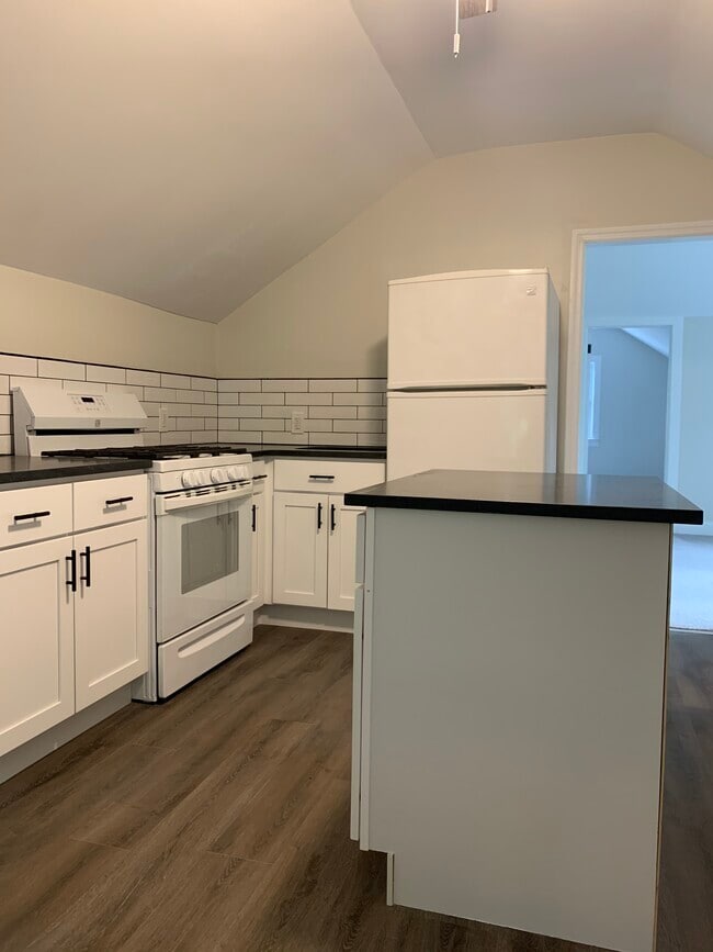 Building Photo - 624 Lafayette Ave