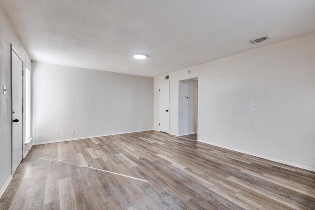 Building Photo - 1833 Pelican Dr N