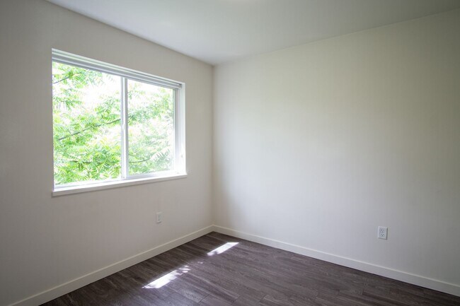Building Photo - Stylish + Modern Corner 2-Bedroom Townhouse!
