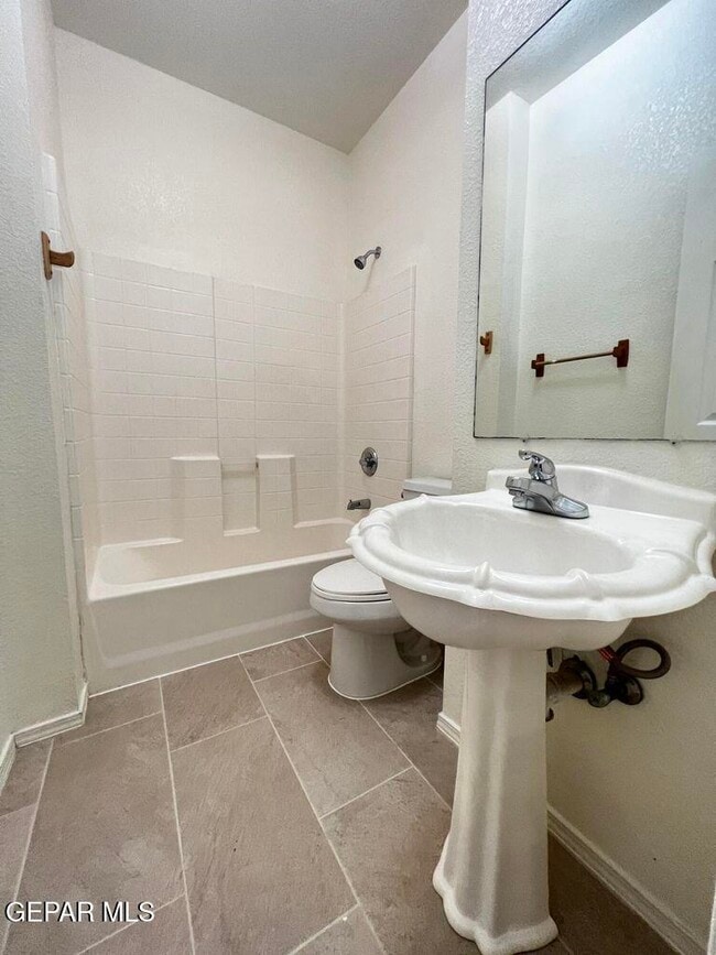 Building Photo - 5913 Cielo De Oro Pl