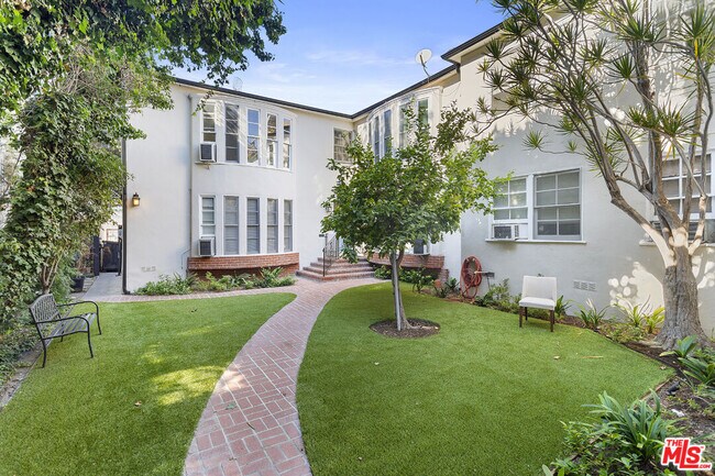 Building Photo - 345 N Sycamore Ave