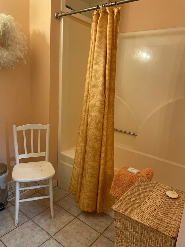 Building Photo - 198 Schools Dr