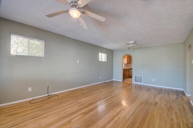 Building Photo - 306 Stanford Dr SE