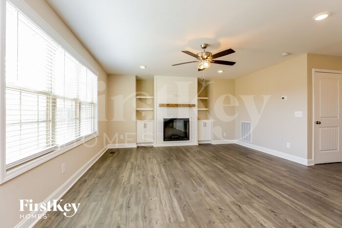 Building Photo - 711 Banister Dr
