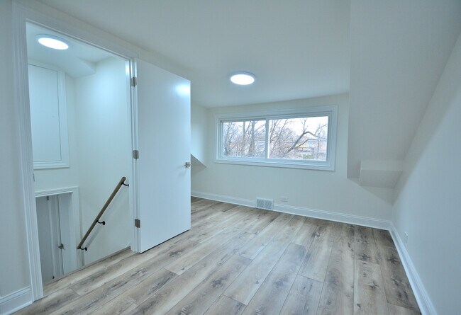 Building Photo - 6311 N Lawndale Ave