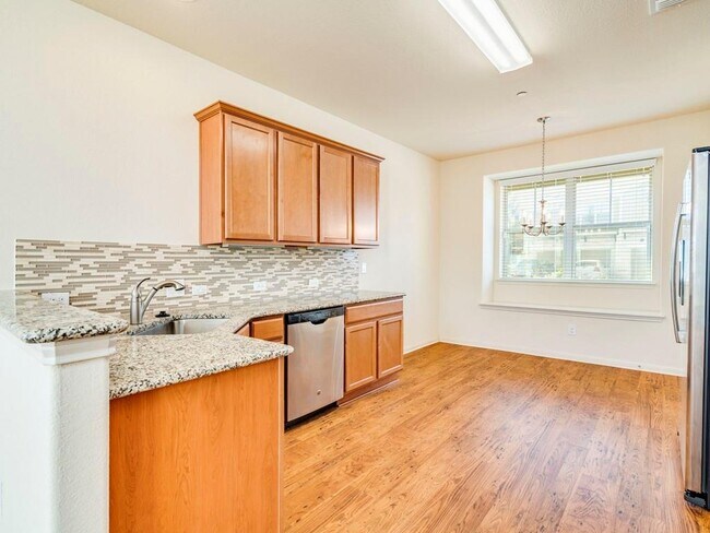 Building Photo - 1620 Bryant Dr