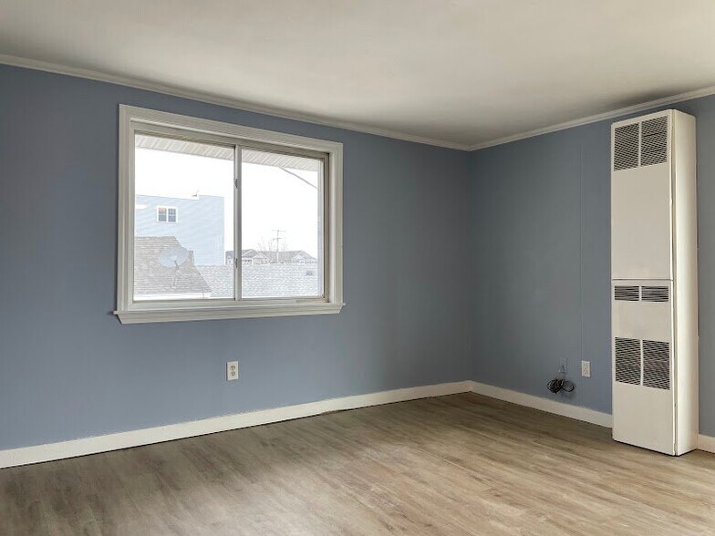 Building Photo - 190 Ashworth Ave