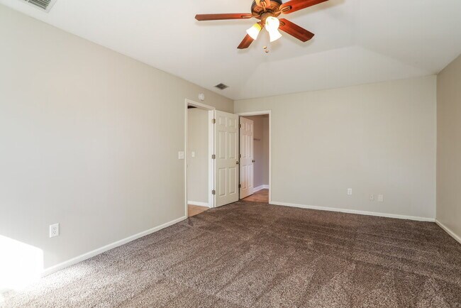 Building Photo - 3289 Avalon Dr