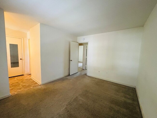 Building Photo - 105 Sherwood Ct