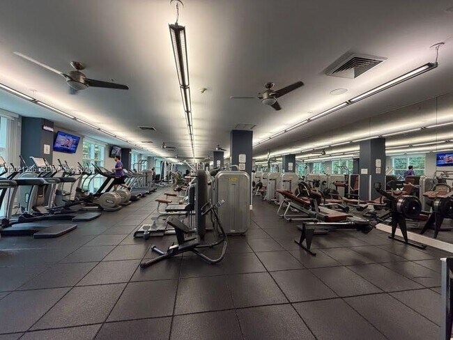 Building Photo - 2000 N Bayshore Dr