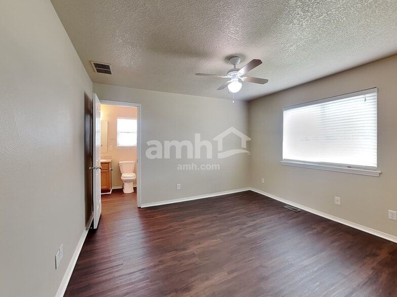 Building Photo - 868 Red Fern Dr