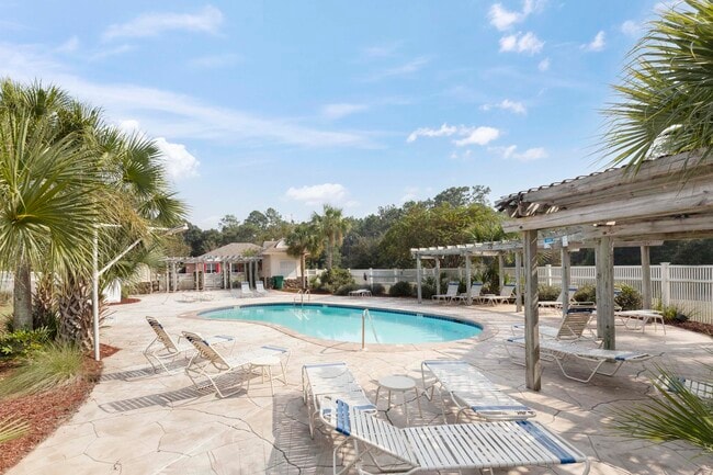 Building Photo - 5897 Saratoga Dr