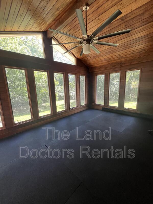 Building Photo - 412 S Country Club Road