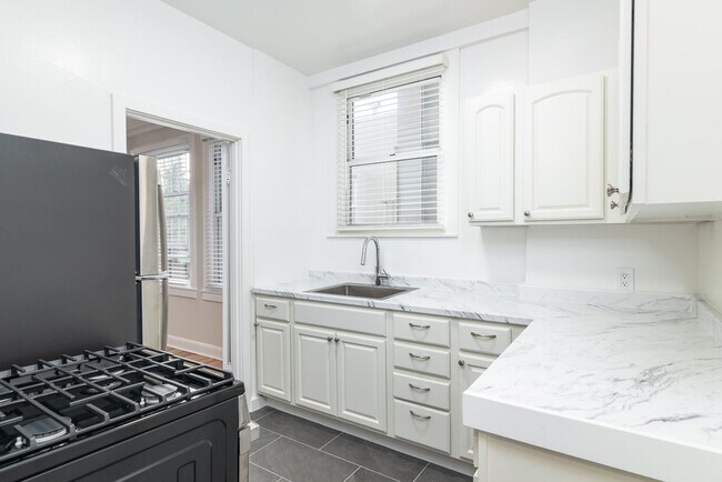 Building Photo - 1900 Gough