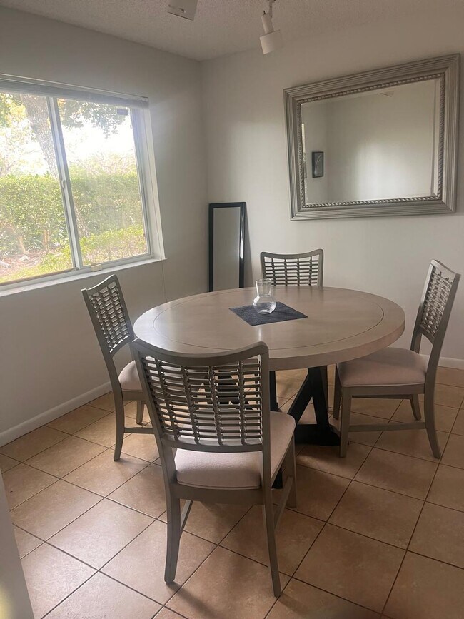 Building Photo - 719 NW 92nd Ave