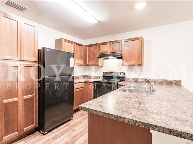 Building Photo - Your Season to Settle In – 3BR/2BA Duplex in Vistanna Villas, Lehigh Acres with Space, Style & St...