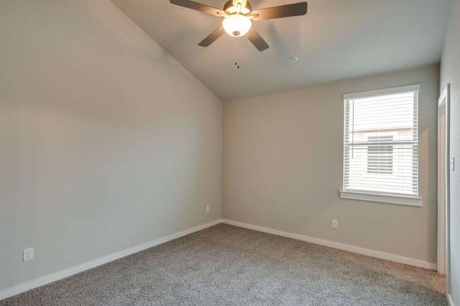 Building Photo - AVAILABLE NOW! GORGEOUS 2 BEDROOM FOUR PLEX LOCATED IN MIDLOTHIAN ISD!
