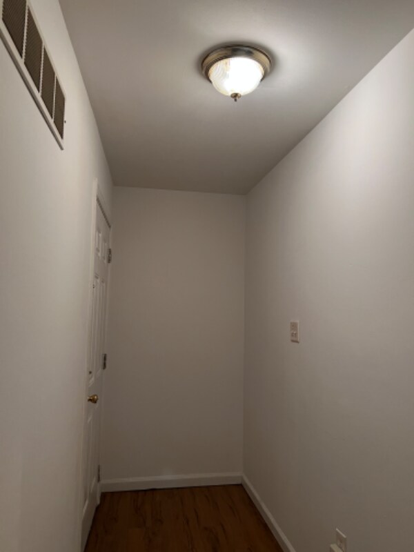 Building Photo - 320 Walnut St