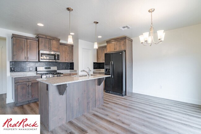 Building Photo - Adorable Stand Alone 4 Bedroom Corner Unit with Fully Fenced Backyard. Small Dogs Welcome.