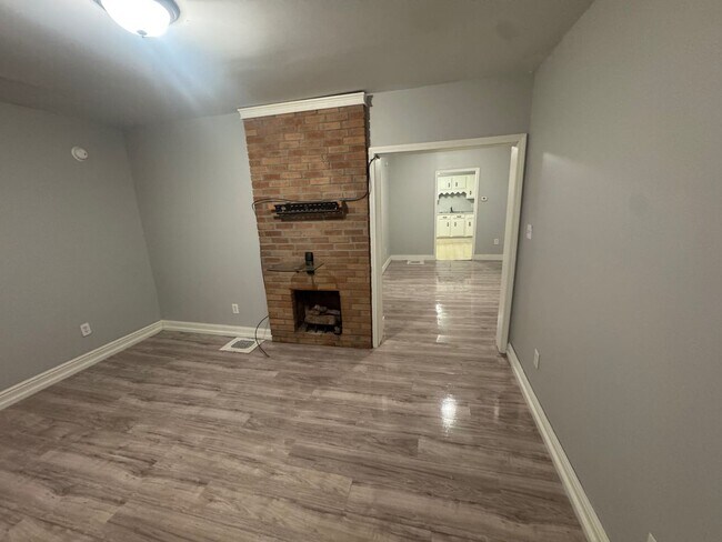 Building Photo - 7602 Wentworth Ave