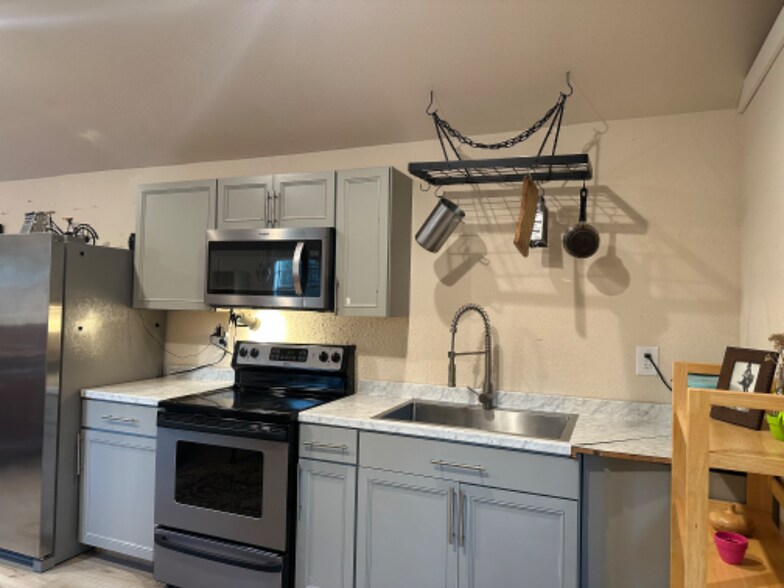 Building Photo - 21200 Westside Hwy SW