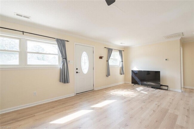 Building Photo - 3528 Chester St