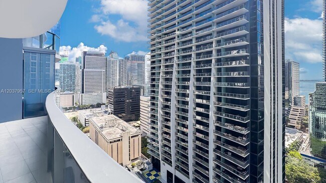 Building Photo - 1000 Brickell Plaza