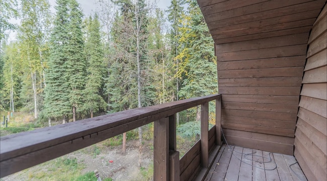 Building Photo - Private Home That's Still Close to the Amenities You Need!