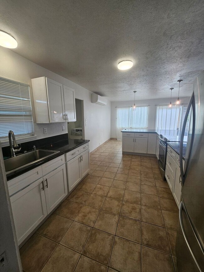 Building Photo - Beautiful 3 Bedroom Home in Komohana Gardens