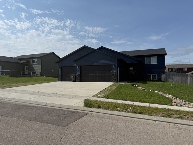 Primary Photo - 1215 Kodiak Dr