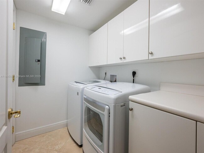 Building Photo - 200 E Palmetto Park Rd