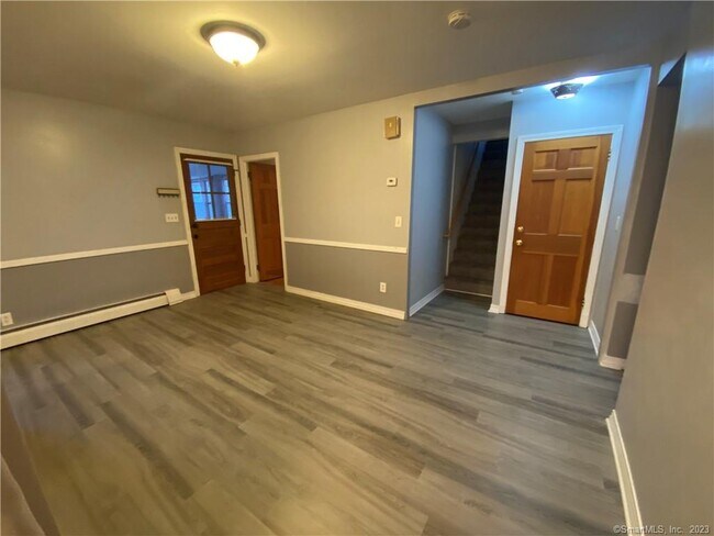 Building Photo - 247 Felt Rd