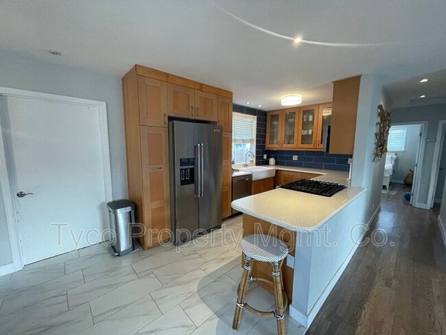 Building Photo - 392 Bonito Ave