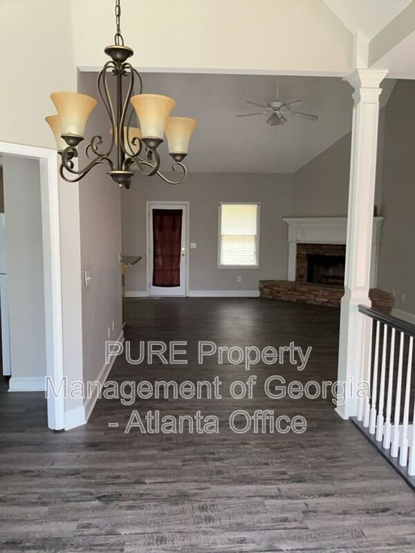 Building Photo - 27 N Hampton Dr