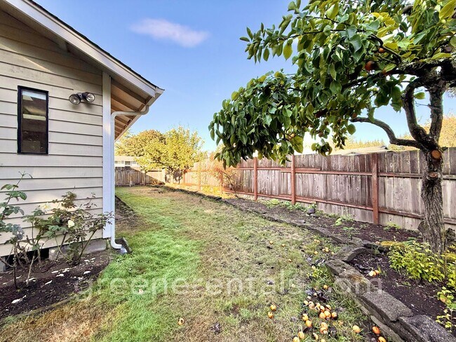 Building Photo - Cozy Meets Convenient in This Lacey Charme...