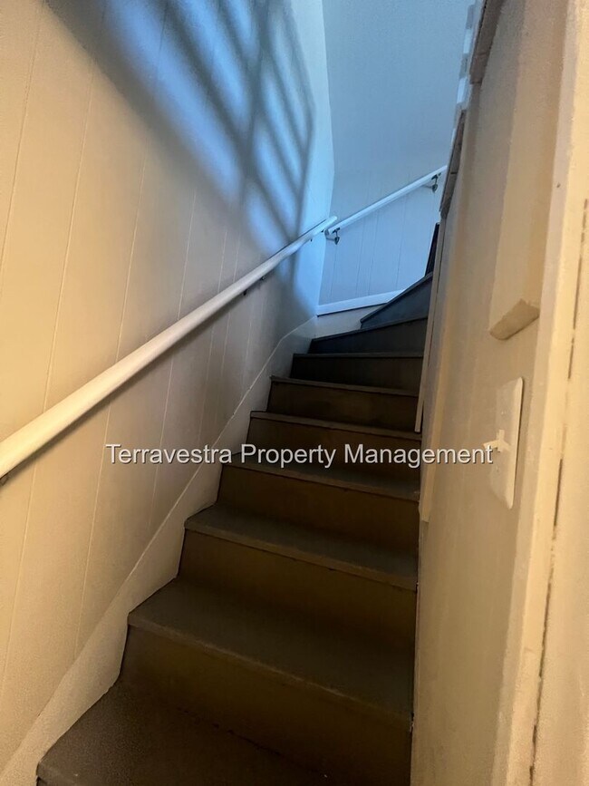 Building Photo - 4 Bedroom, 2 Bathroom Fully Renovated CO i...