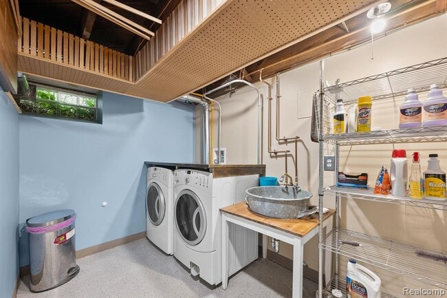 Building Photo - 1516 W Houstonia Ave